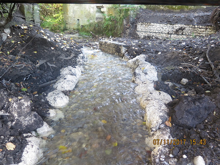 Aval de l'ancien lit de Brèche, à l'endroit des anciens vannages. 