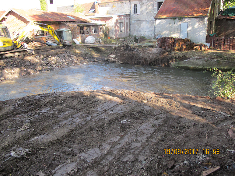 Dérasement du seuil et terrassement des berges